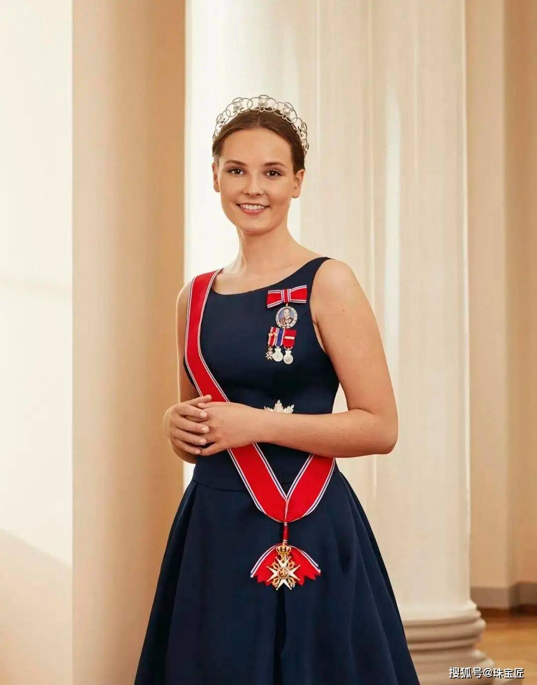 开元ky棋牌成人礼开战斗机继承箱里装满传